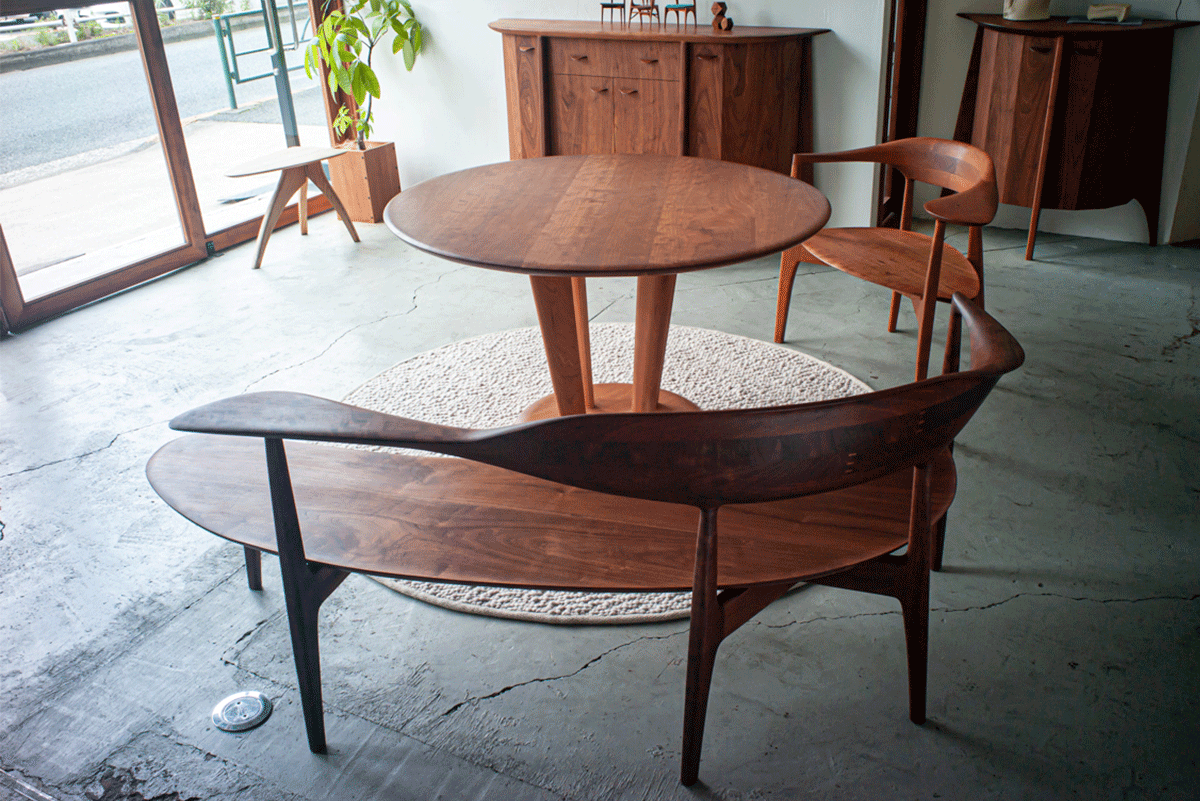 tie chair