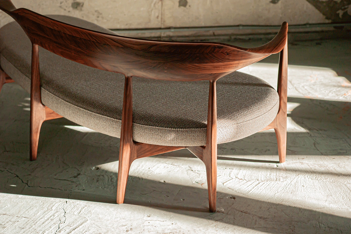 tie sofa 2024