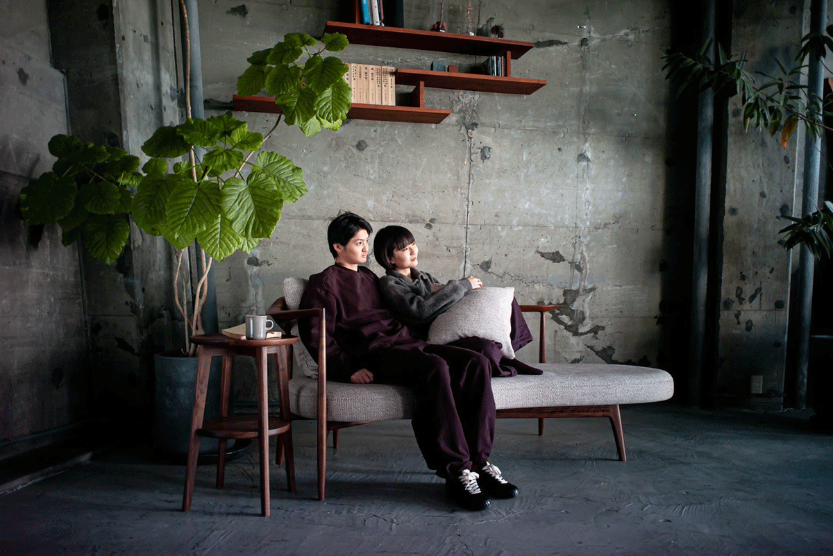 tie sofa 2024