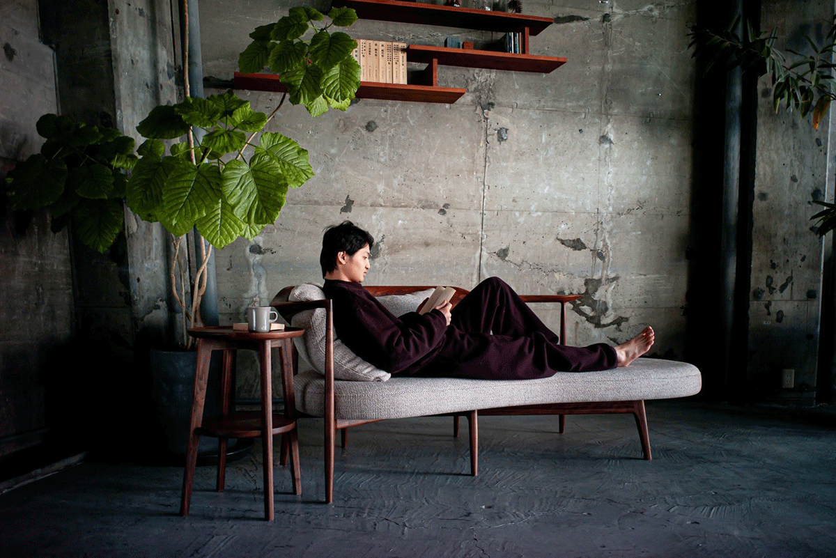 tie sofa 2024