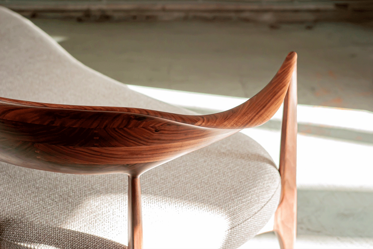 tie sofa 2024