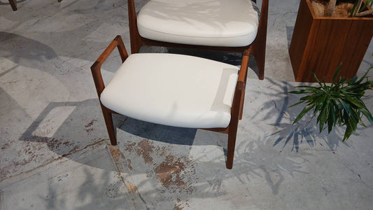 curva lounge ottoman WN 革 焼印シリアル無し【 展示品 】