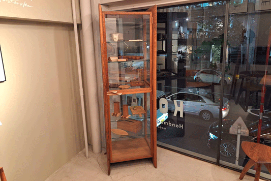 hyuece curio case WN 3052 ※ 扉に動きあり & 天面ワレ