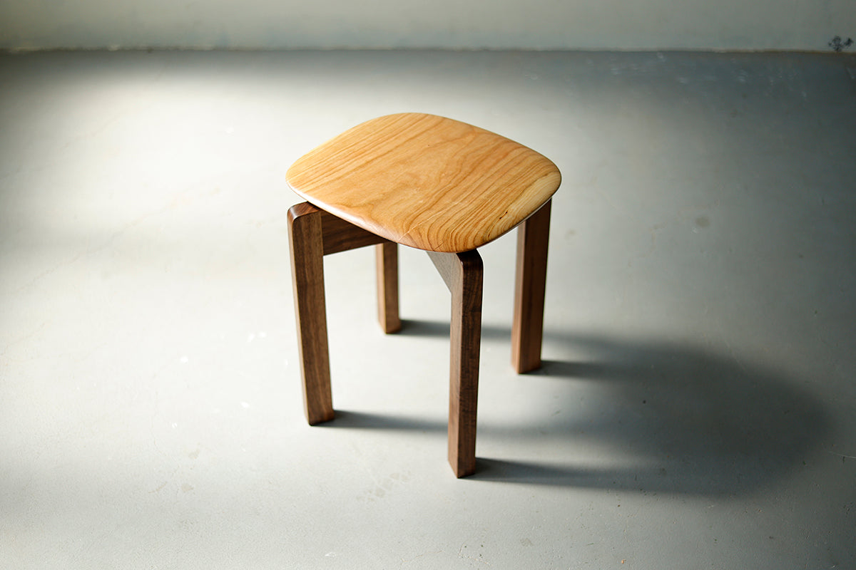 【若い衆作品】Accent stool　岩本元汰