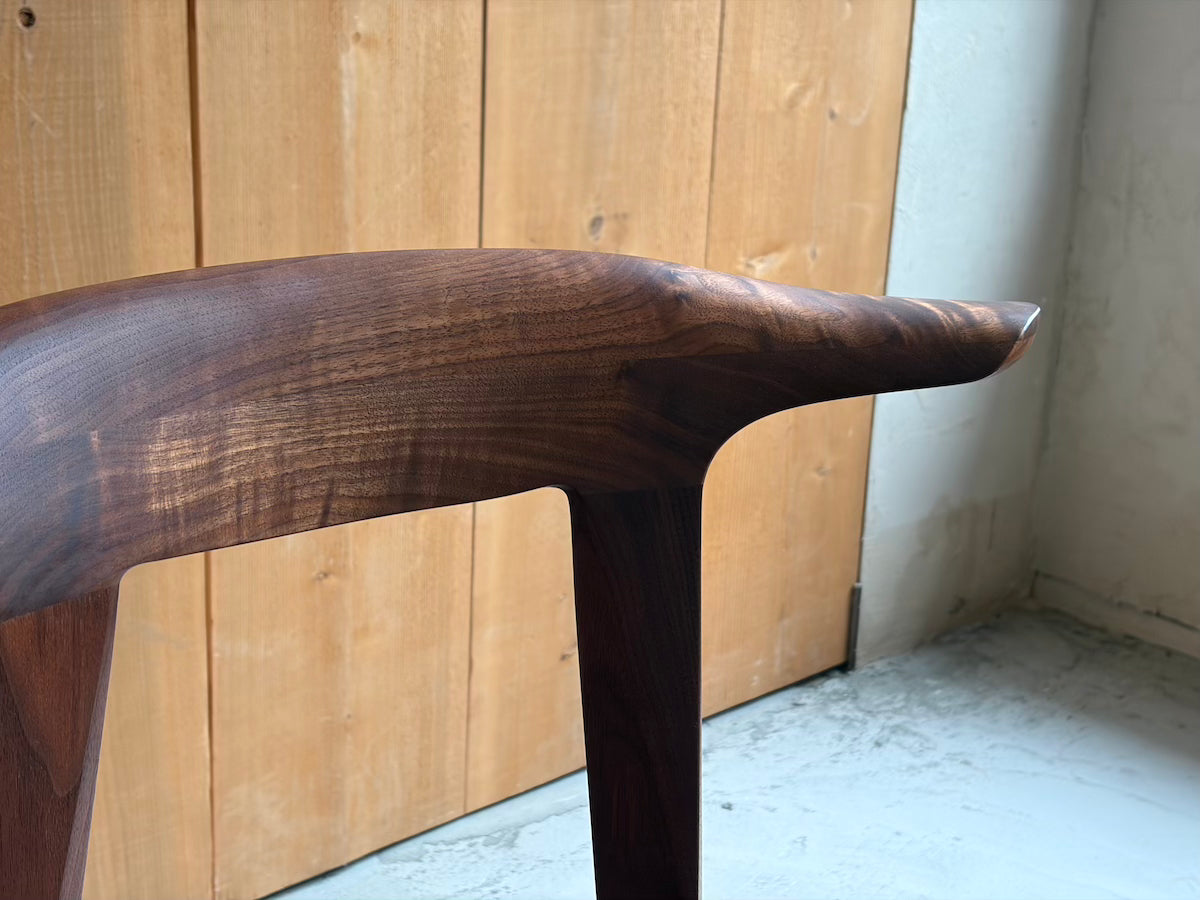 sim arm chair / walnut / 5053