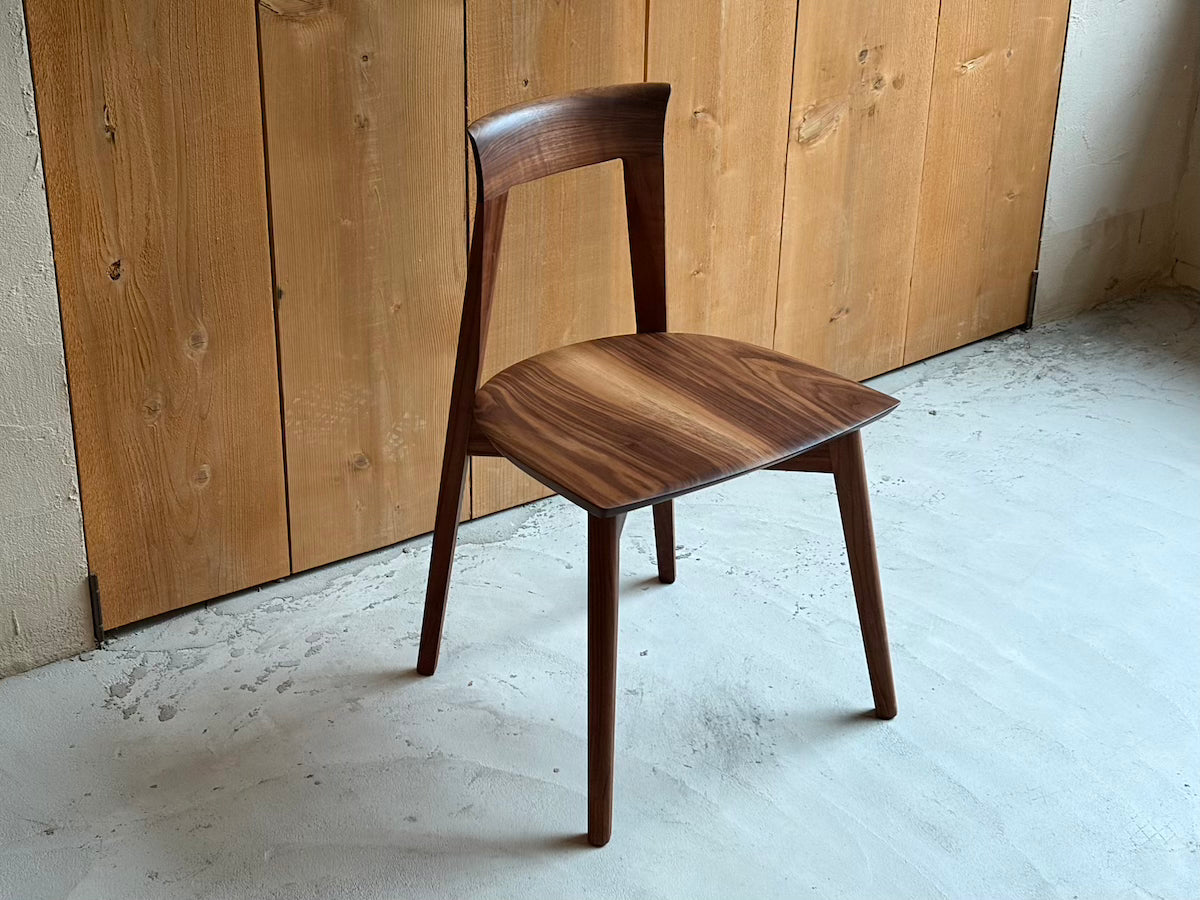 sim chair / walnut / 5049