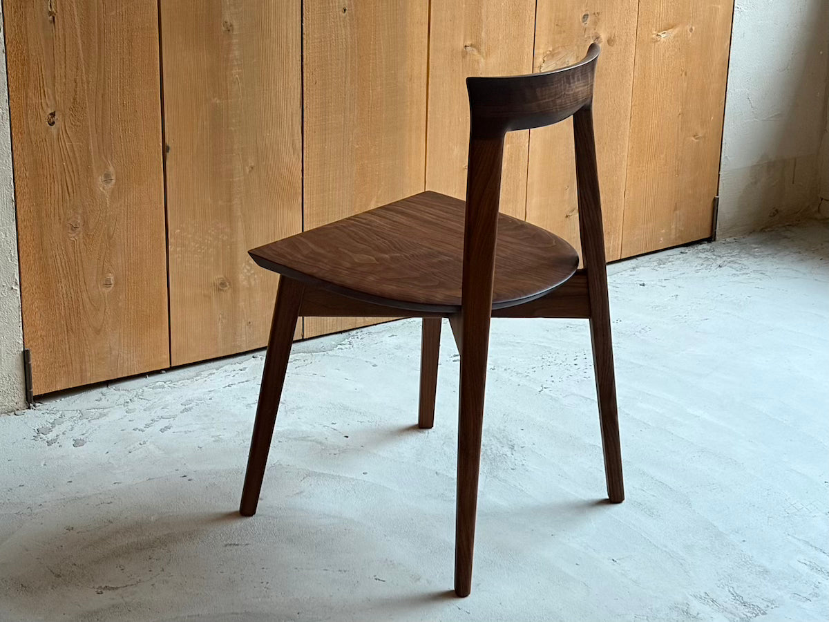 sim chair / walnut / 5051
