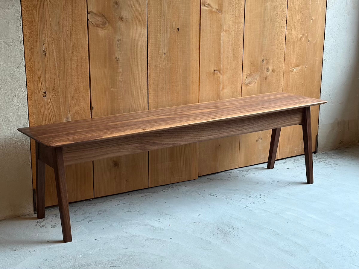 bench / walnut / 5056