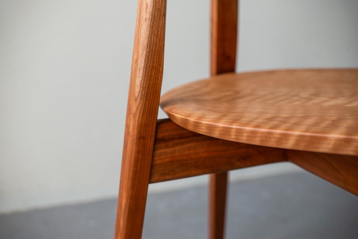 giragira sim arm chair / cherry / 5251 – KOMA