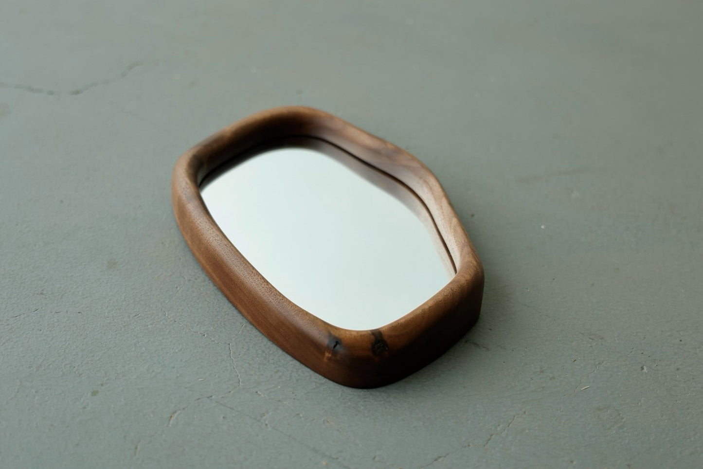 【若い衆作品】  Kumo mirror/ walnut2　轟木麻左臣