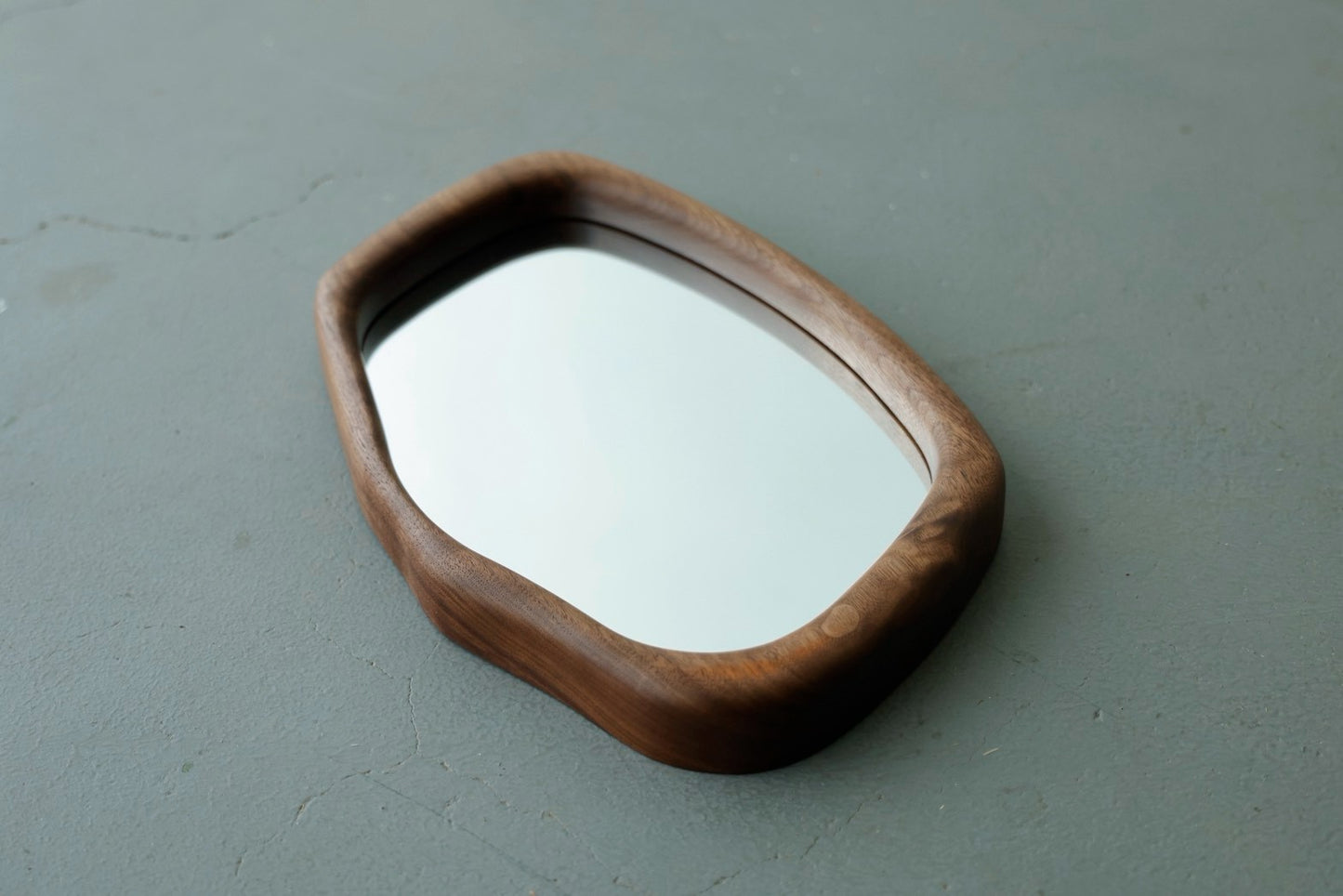 【若い衆作品】  Kumo mirror/ walnut1　轟木麻左臣