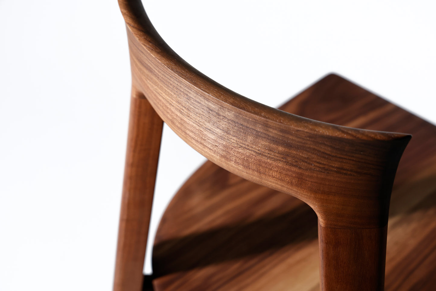 sim chair / walnut / 5049