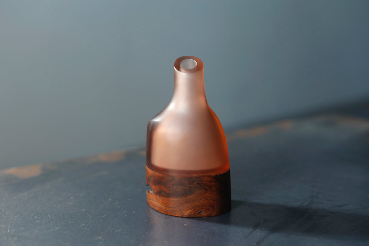 gumi vase / walnut / 0021