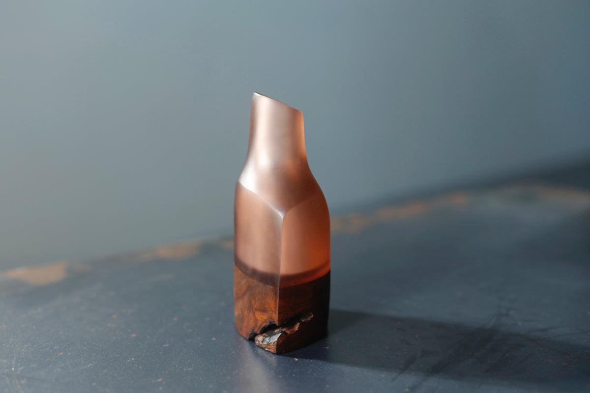 gumi vase / walnut / 0021