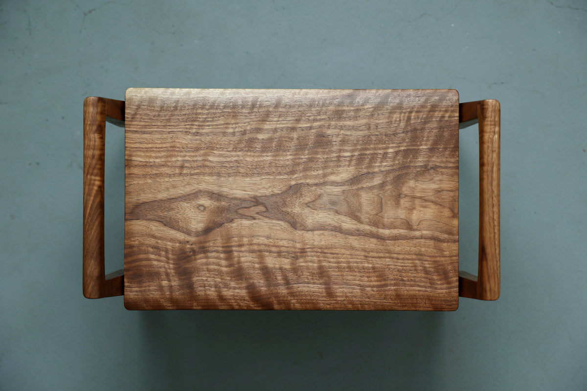genkan stool / walnut / 5143