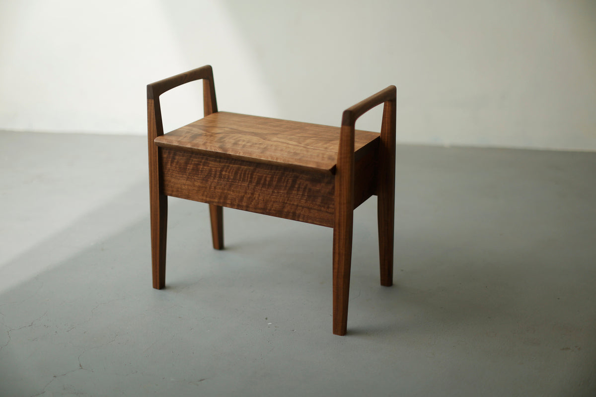 genkan stool / walnut / 5143