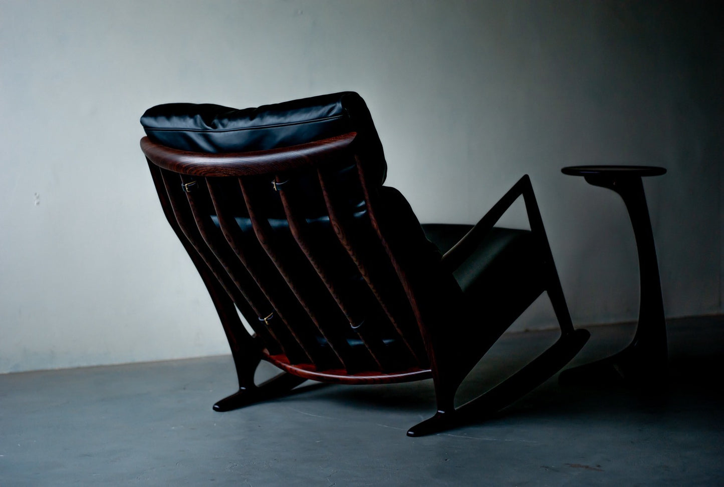 rocking sofa black edition