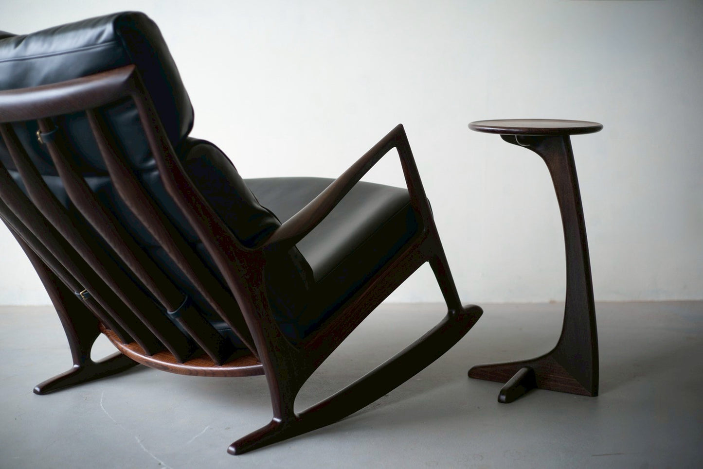 rocking sofa black edition