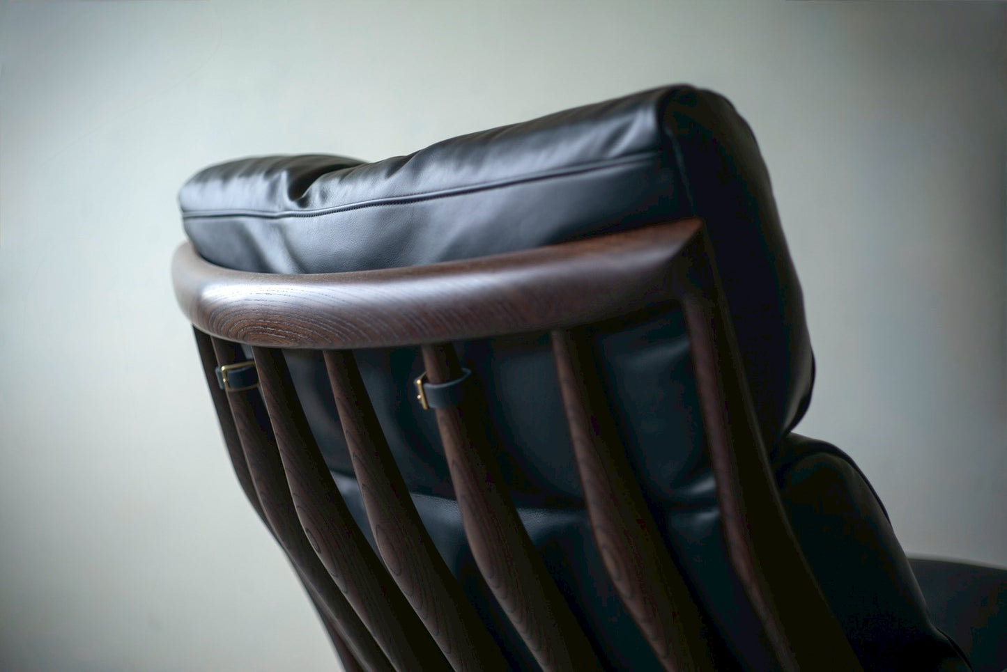 rocking sofa black edition